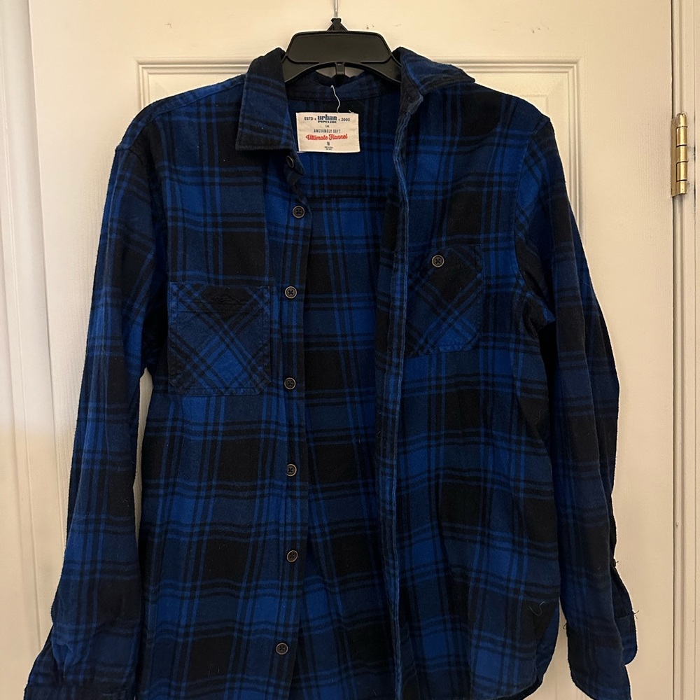 Size medium men’s blue flannel